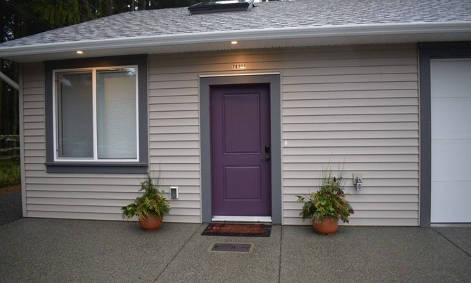 Regional District of Nanaimo Apartment | A complete self contained one bedroom apartment.