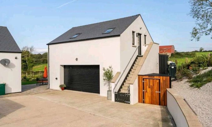 Banbridge Apartment | A cosy 2 Bedroom apartment situated in Banbridge. 30mins from Belfast.
