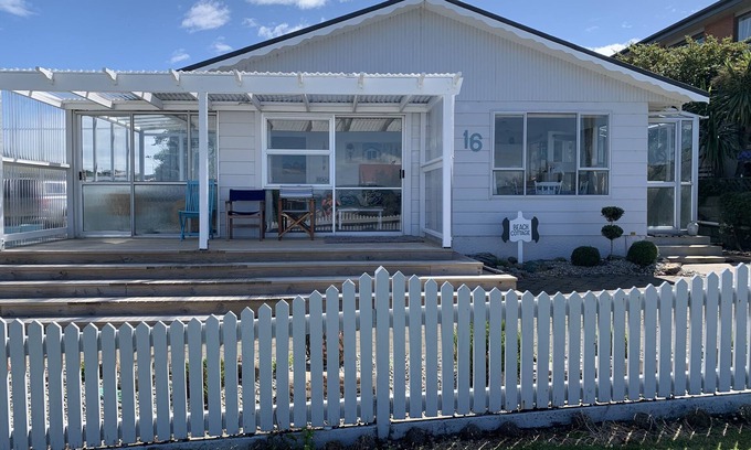Riverton House | A Cosy Beach Cottage Charmer