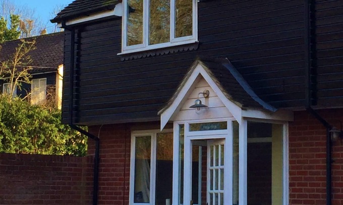 West Mersea Cottage | A cosy cottage by the sea with sea food and dog walks on the doorstep.