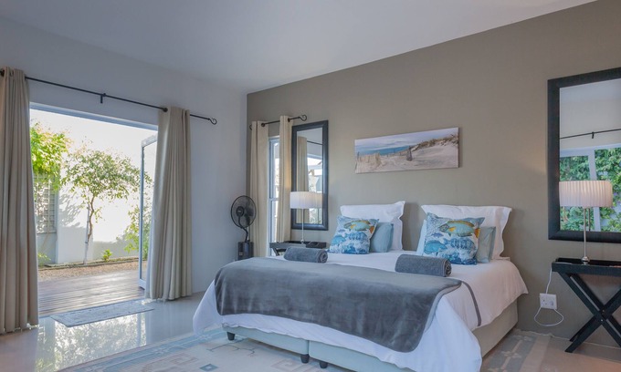 Kommetjie Cottage | A Cottage 2 min stroll to the beach. A POOL and full SOLAR power