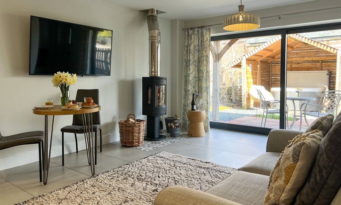 Carlisle Cottage | A cottage that sleeps 2 guests in 1 bedroom