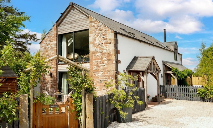 Carlisle Cottage | A cottage that sleeps 2 guests in 1 bedroom