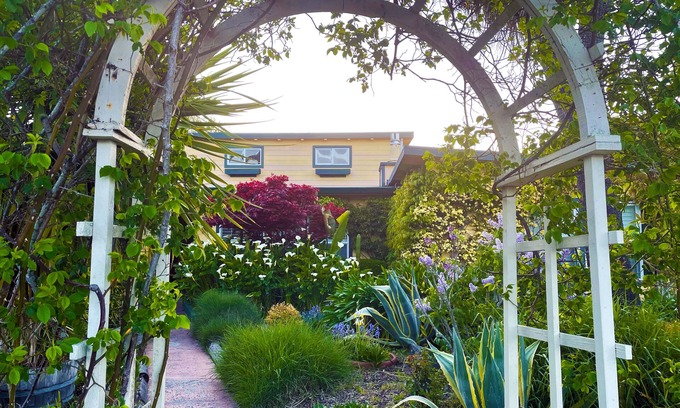 Tamalpais-Homestead Valley House | A country retreat near San Francisco