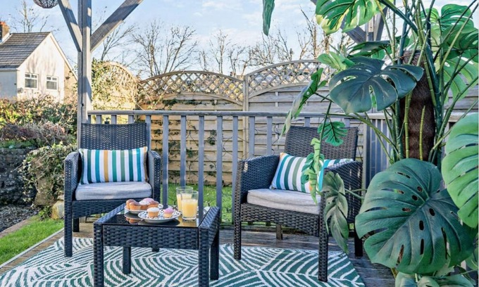 Bryncethin Cottage | A cozy 200 year old beamed cottage. pet friendly,secure garden.