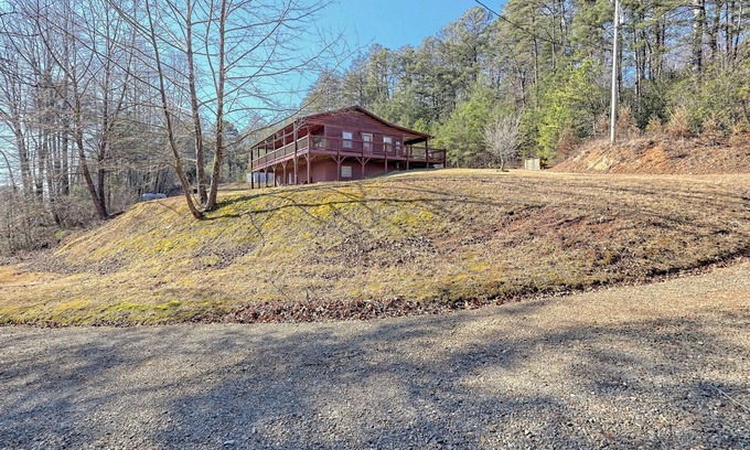 Marble Cabin | A cozy and bright cabin w/firepit close to many activities in the Smokies!