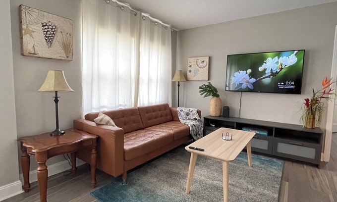 Pensacola House | A Cozy and Comfortable Home Away from Home in Pensacola