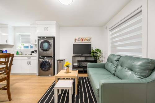 Surrey House | A cozy and stylish 2-bedroom retreat