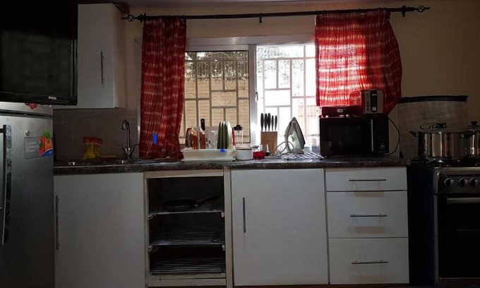 Bouvet Island Apartment | A cozy apartment in a quiet location .n5 minute drive to Lumley Beach.