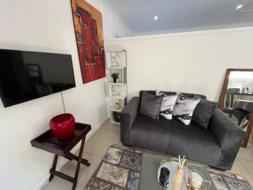 Greater Johannesburg Metropolitan Area Apartment | A cozy cottage in Bryanston