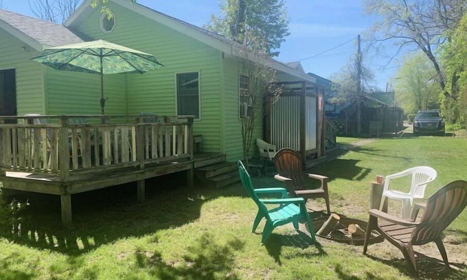 Union Pier House | A cozy cottage tucked away in the heart of Union Pier!