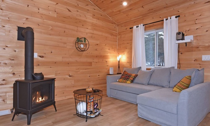 Hastings Highlands Cabin | A cozy getaway in Hastings Highlands!