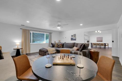 Yuba City House | A Cozy Home | Games | Dogs OK