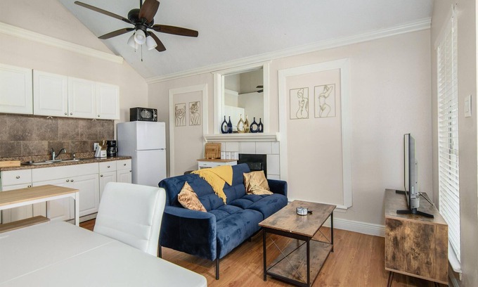 Central Southwest Condo | A COZY home in south Houston