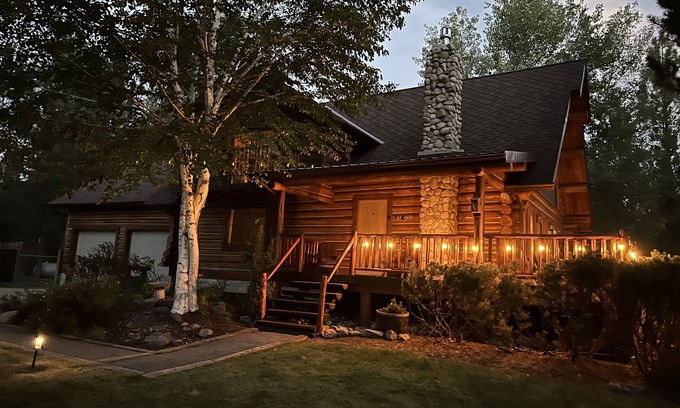 Florence House | A cozy log house in the Bitterroot Valley