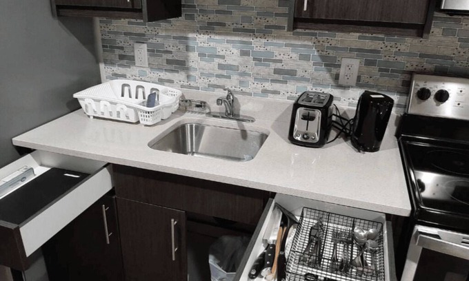 Saskatoon House | A cozy one bedroom suite located in the peaceful neighborhood of Evergreen.