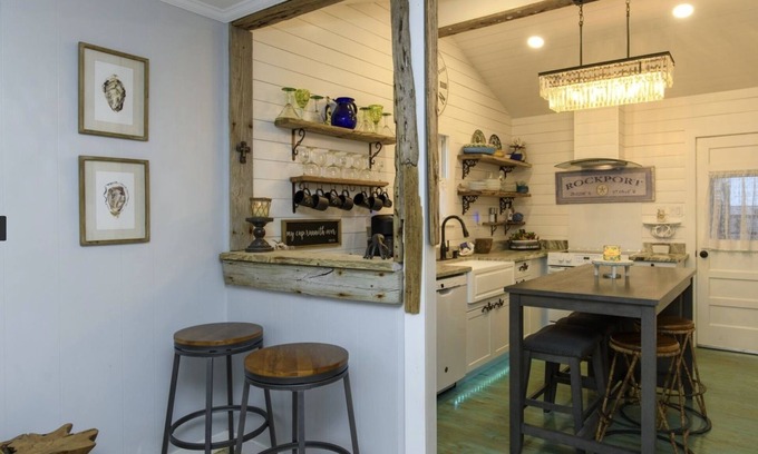 Rockport Cottage | A cozy retreat blocks from Rockport beach fishing shopping art district & dining