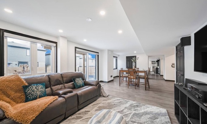 Beamsville Apartment | A Cozy Retreat: Home away from Home - π Our Pool is now open ππββοΈππ