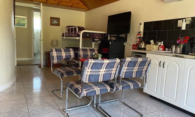 Callala Bay Apartment | A Cozy Room 3 minutes walk to Callala Bay beach.