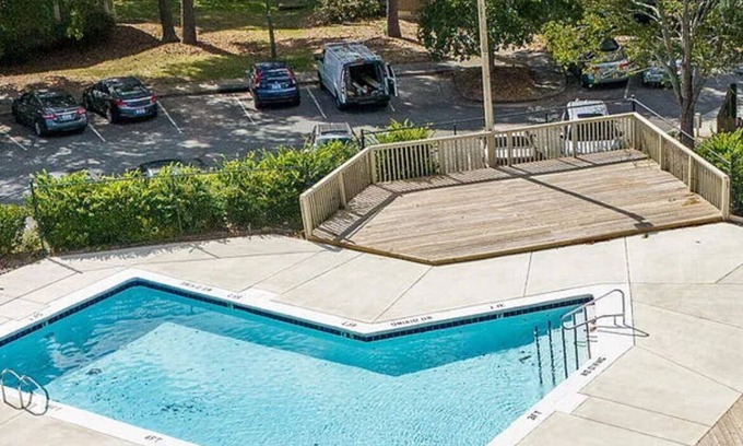 Woodcroft Apartment | A cozy well furnished centrally located condo