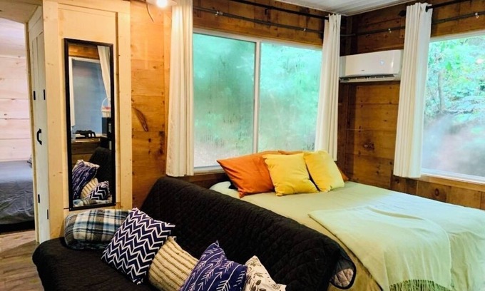 Emlyn Cabin | A Curious Cabin in Daniel Boone National Forest 🌳