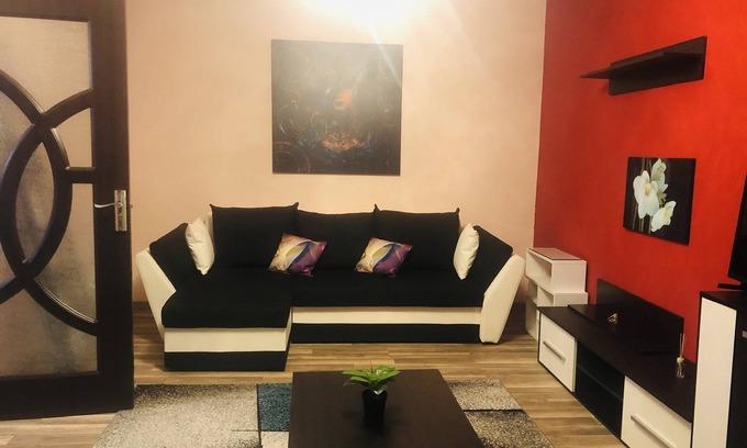 Sector 3 Condo | A cute apartment, new remodeled, in a quiet area,3 min from the Metro , Sleep 4