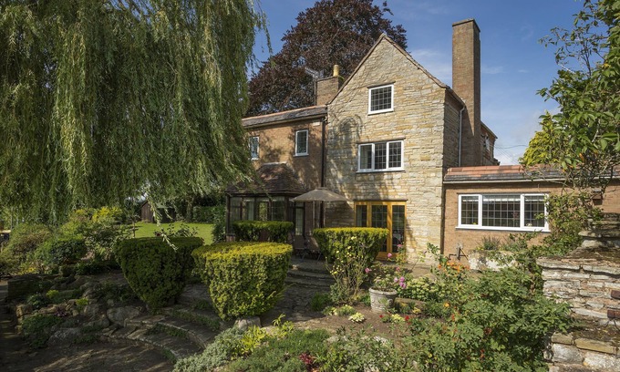 Bidford-on-Avon House | A delightful end of terrace house, set within the pretty town of Bidford-on-Avon