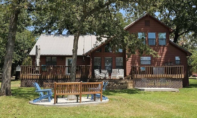 Leon County House | A Dream Come True Lake House - The prettiest sunset view on the lake!