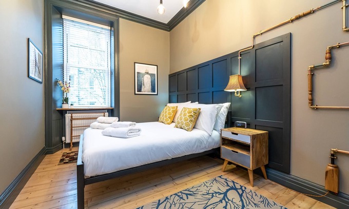 Gifford Apartment | A fabulously designed one-bed apartment in a superb location. Sleeps 2.