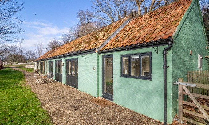 Westleton Cottage | A family-friendly cottage set within ten acres of beautiful landscaped gardens benefiting from onsit