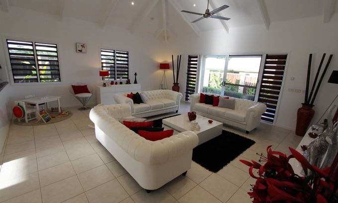 Port Vila House | A Family Friendly Holiday Accommodation With Magnificent Oceanic Views.