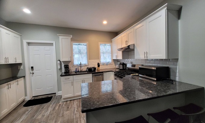 Somerville Apartment | A family type unit in the midst of downtown Somerville crowded by restaurants