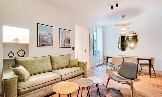 Quartier du Mail Apartment | A Fancy 2-BR/1BA in Montorgueil