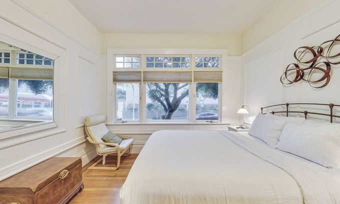 Pacific Heights Condo | A fantastic 1 bedroom apartment in one of the cities most dynamic neighborhoods