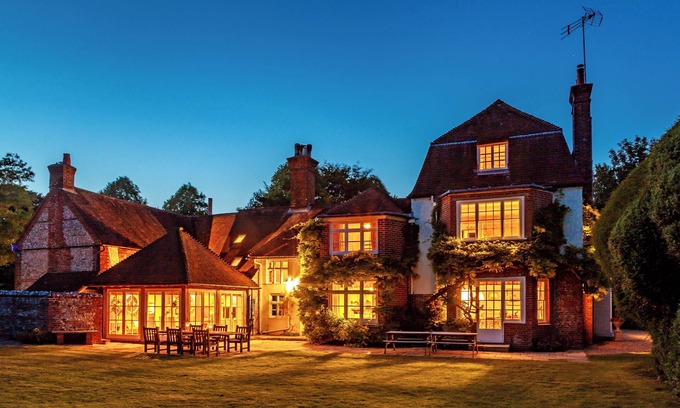 Hinton Ampner House | A fine listed 7 bedroom country house in a National Park