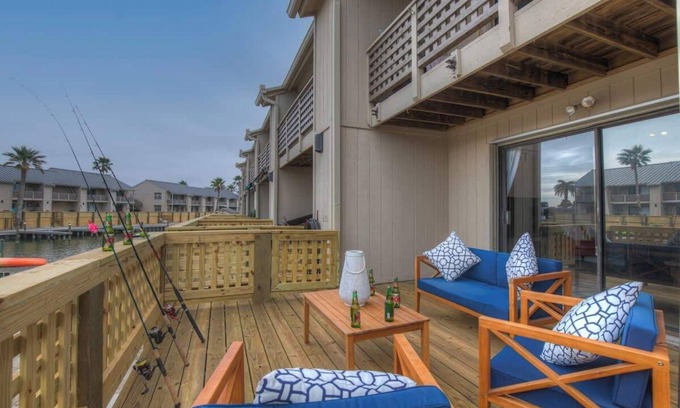 Harbor Oaks Condo | A Fishers ParadiseW/Boatdock!
