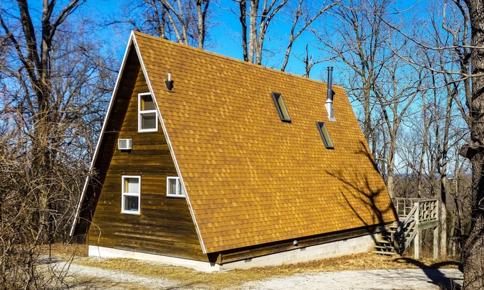 Eureka Springs Cabin | A-frame cabin near downtown with a pool, AC, & fireplace