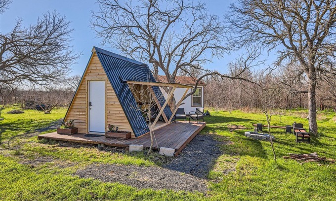Del Valle Cabin | A-Frame cabin on 5 acres, just 20 mins from downtown