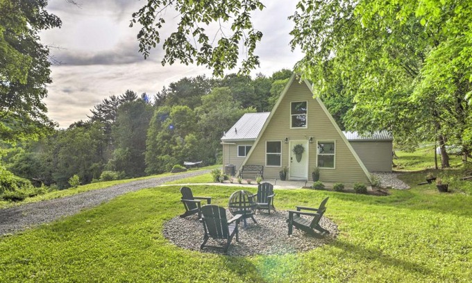 Johnsonville House | A-Frame Cabin with Hot Tub 5 Mi to Waterford!