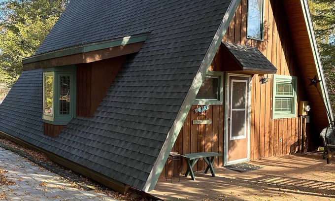 Newton Cottage | A-frame on Horseshoe Lake