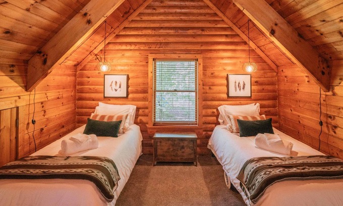 Gainesville Cabin | A-Frame w/Hot Tub, K beds +more!