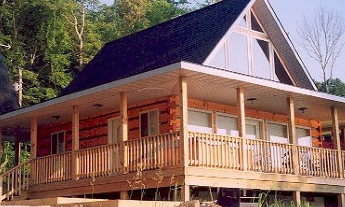Magnet Cabin | A full Moon night, the entire River transforms to ‘Moon River"