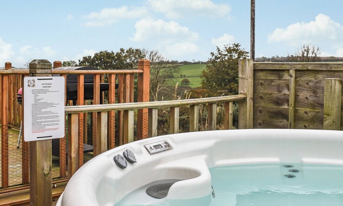 Lampeter Cottage | A fabulous pod sat in 115 acres of farmland with private hot tub.