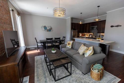 Galveston House | A Gem on the Strand