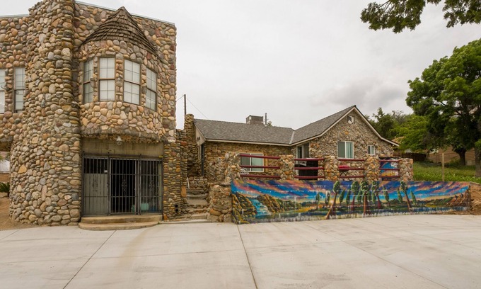 Springville House | A get away from the city with small town convenience!