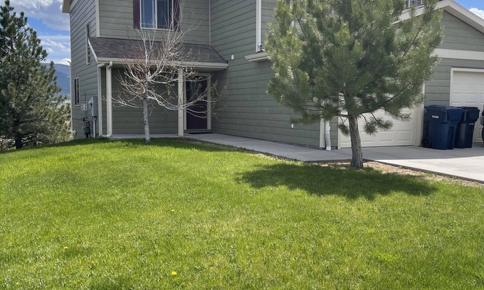 Livingston House | A Glimpse of the Paradise