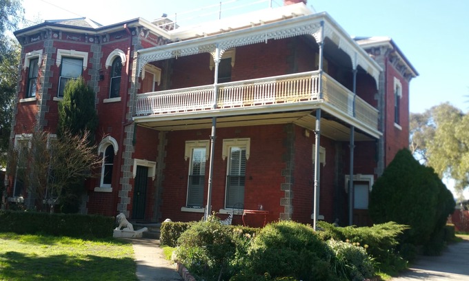 Yarraville House | A Grand Mansion in Yarraville with off street parking