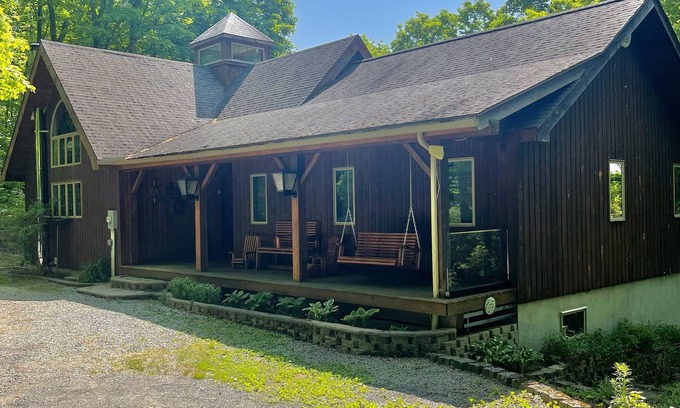Highlands East House | A great place to make family memories in a beautiful lake front cottage.