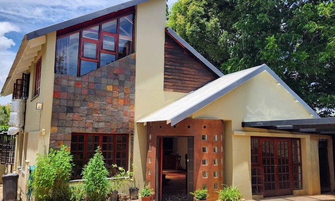 Greater Johannesburg Metropolitan Area House | A Grown-ups' tranquil retreat in Parktown North/Rosebank