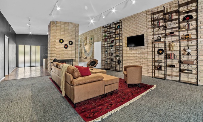South Tulsa House | A Harmonious Escape in Tulsa